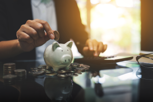 Esta es la diferencia entre prima de servicios y prima extralegal